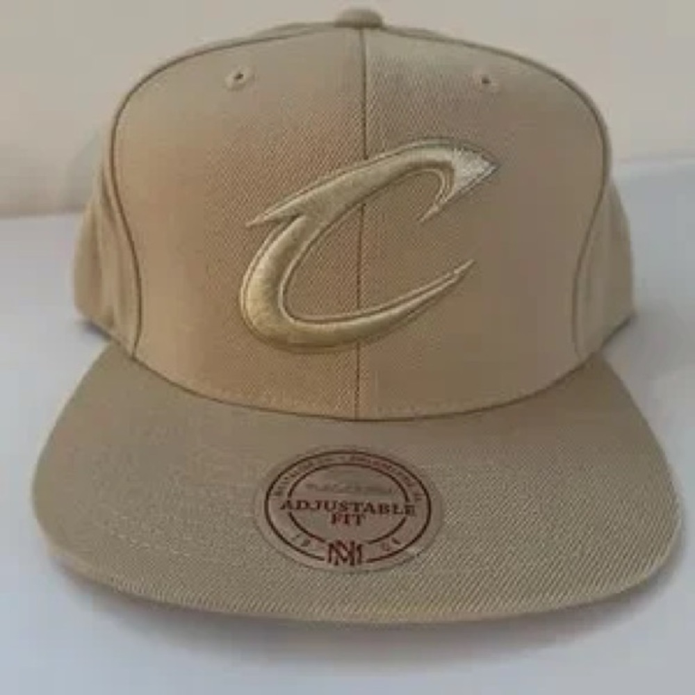 Cleveland Cavaliers Embroidered Logo snap back cap